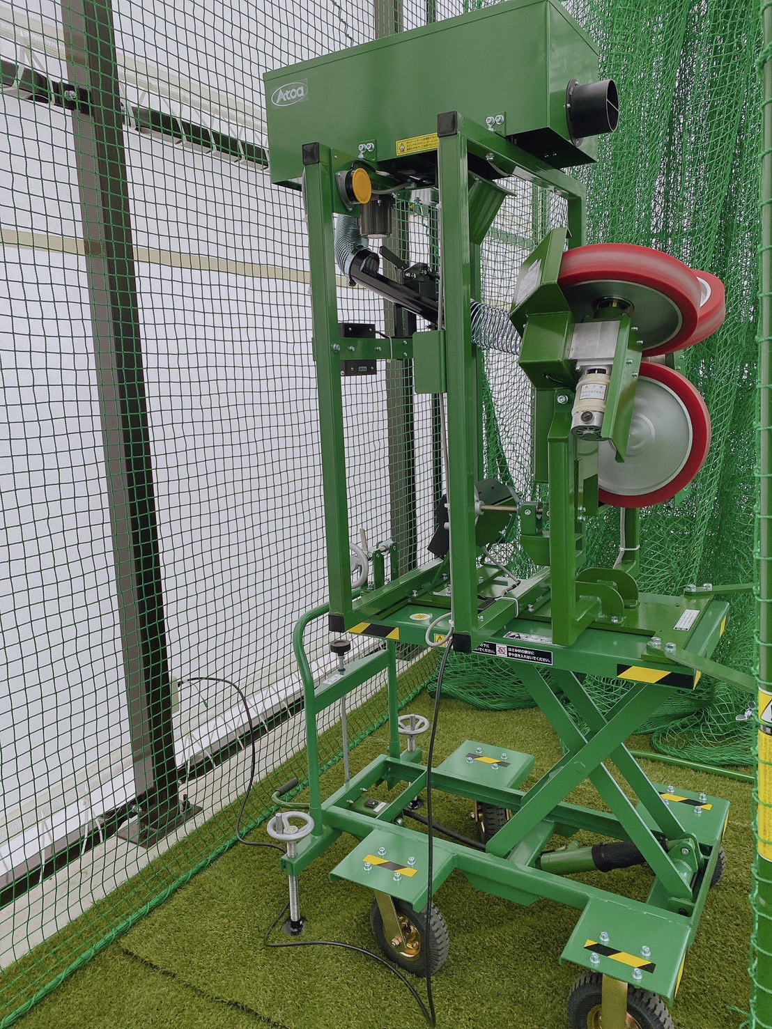THREE S BASEBALL STUDIO 野球スタジオのピッチングマシーン